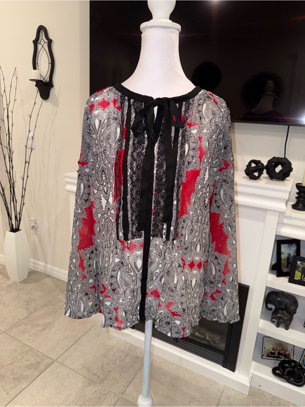 2 x 20$ Ellen Tracy Red, Black & White Tie-Neck Paisley Blouse Size S